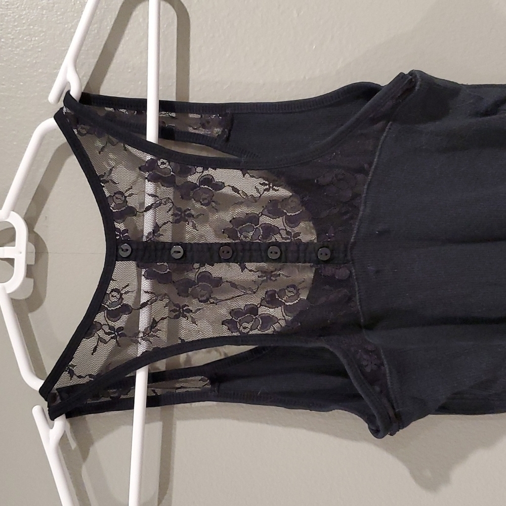 Sexy Black Ribbed Tank Top w/Lace back - Picture 4 of 6
